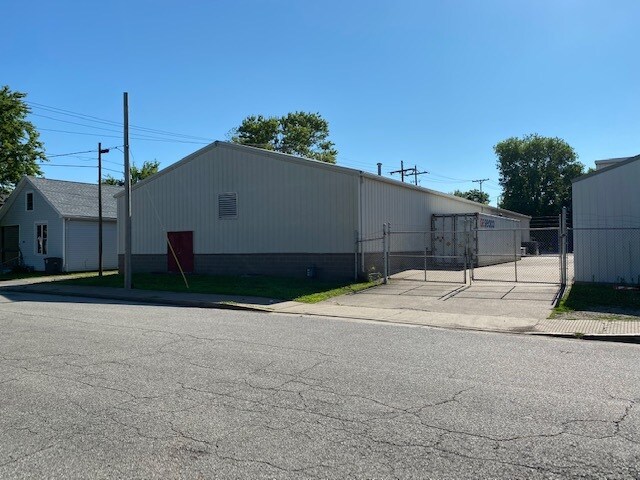 More Photos Of 823 E Virginia St, Evansville Warehouse For Sale