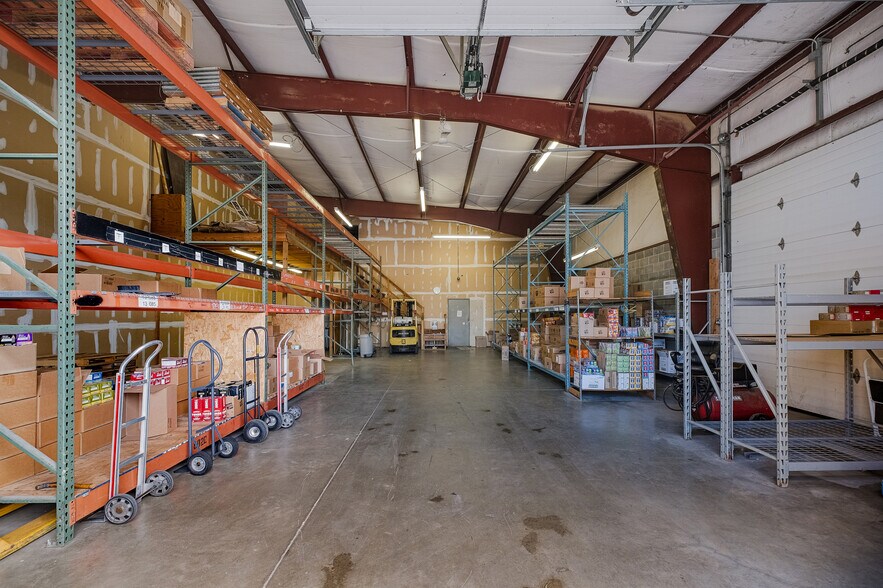 More Photos Of 5237 Commerce Cir, Indianapolis Warehouse For Sale
