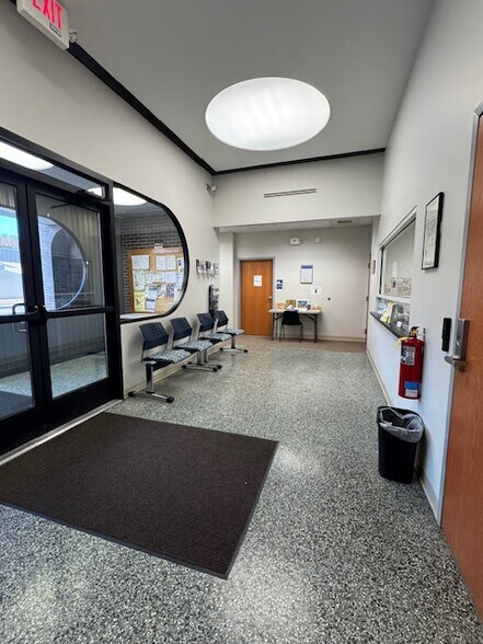 More Photos Of 100 E Market St, Lewistown Flex For Lease
