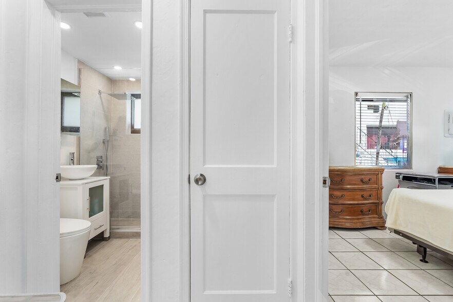 More Photos Of 550 SW 10th St, Miami Apartments For Sale