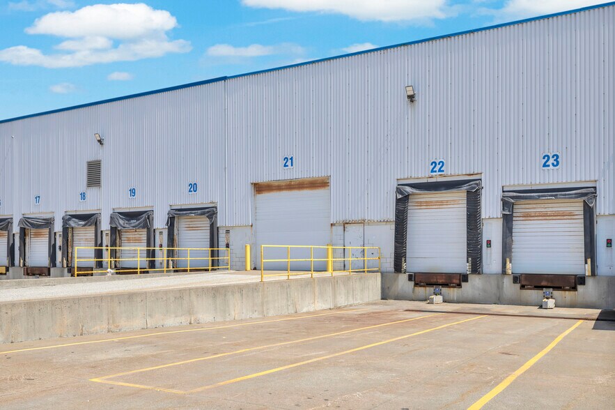 More Photos Of 599 Sprucewood Ave, Windsor Warehouse For Lease