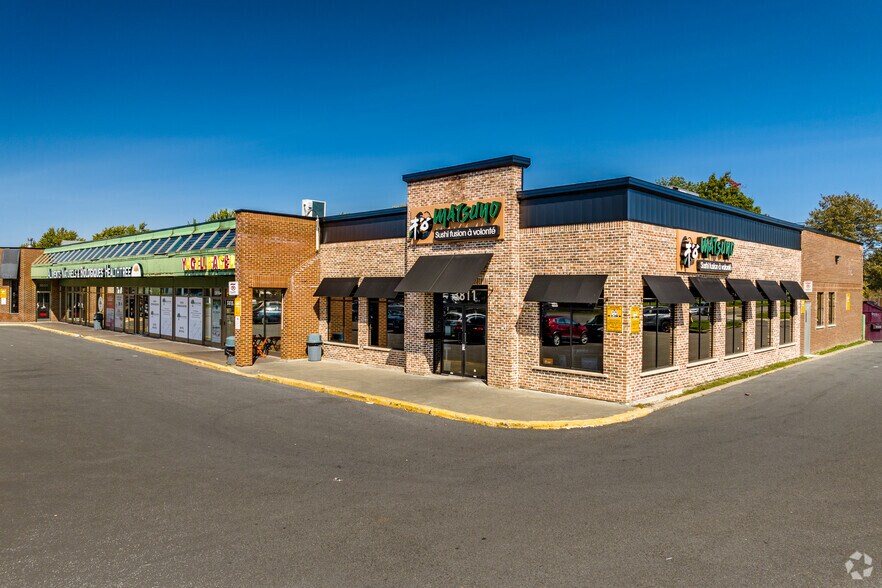 Primary Photo Of 3811-3839 Boul Saint-Jean, Dollard-des-Ormeaux Storefront For Lease