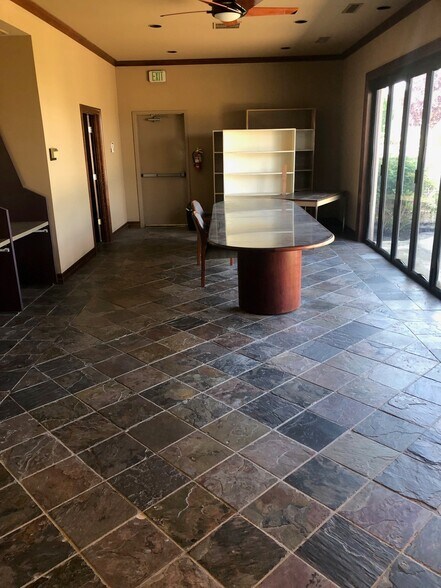 More Photos Of 1045 W Columbia Dr, Kennewick Storefront Retail Office For Sale