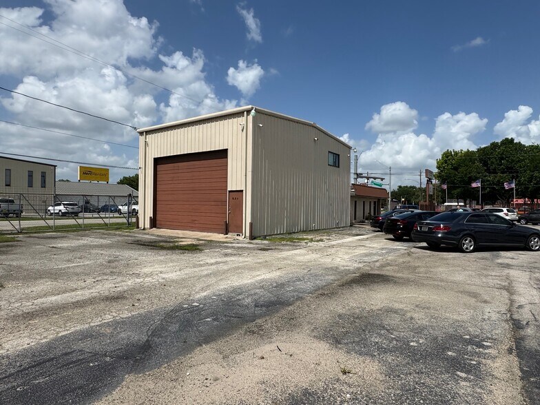 More Photos Of 6825 N Shepherd Dr, Houston Auto Repair For Lease