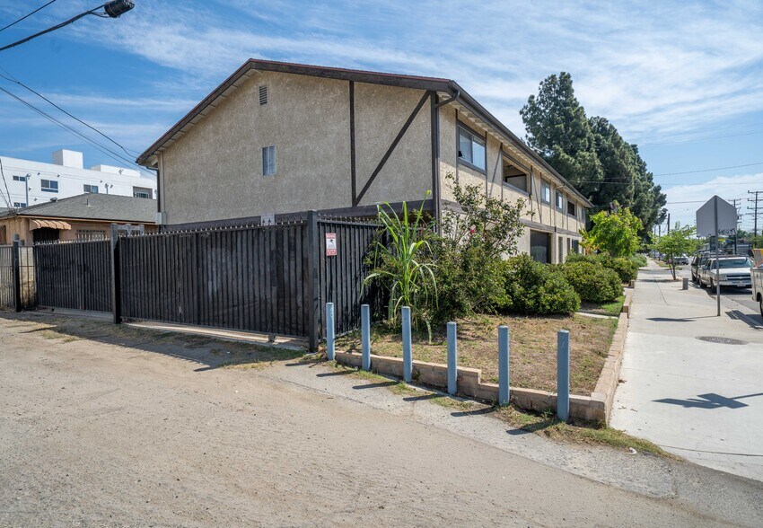 More Photos Of 6003 Craner Ave, North Hollywood Apartments For Sale