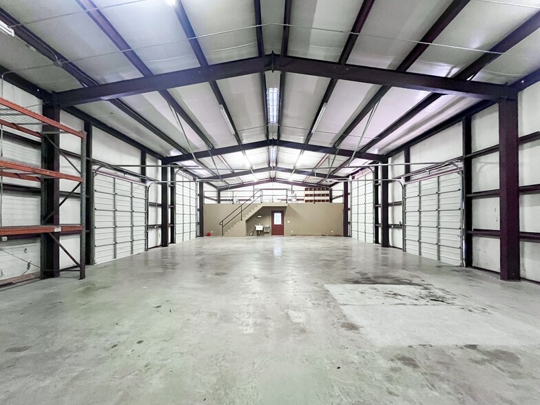 More Photos Of 4323 Alexis Ct, College Station Warehouse For Lease