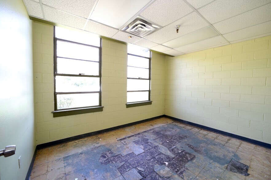 More Photos Of 970 E Humbolt St, Fort Worth Medical For Lease