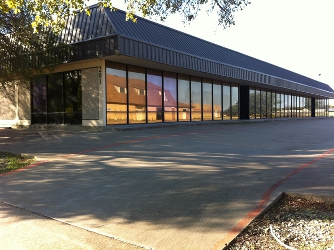 More Photos Of 201 Executive Way, DeSoto Showroom For Lease