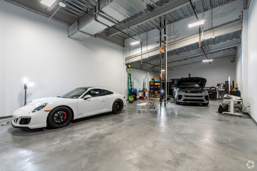 More Photos Of 4229 North FM 620, Austin Flex For Lease