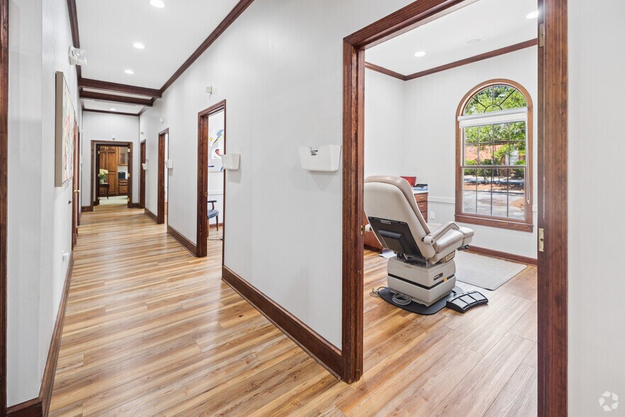 More Photos Of 2718 N Oak St, Valdosta Medical For Sale