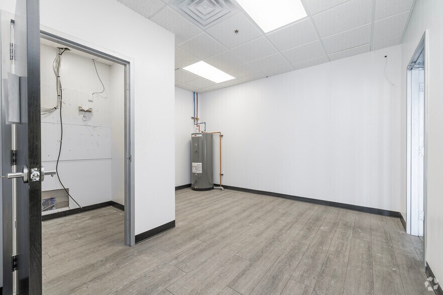 More Photos Of 2044-2082 Rte Transcanadienne, Dorval Unknown For Lease