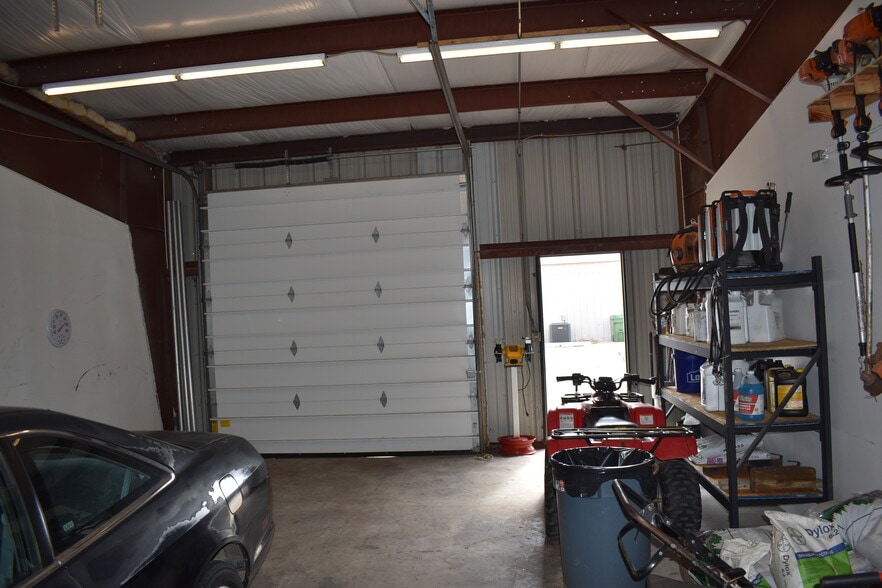 More Photos Of 831-841 Industrial Dr, Yukon Light Manufacturing For Sale