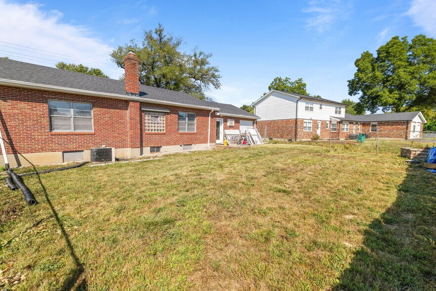 More Photos Of 10236 Halls Ferry Rd, Saint Louis Office For Sale