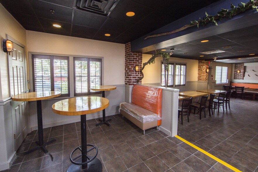 More Photos Of 1145 Easton Rd, Abington Township Bar For Sale