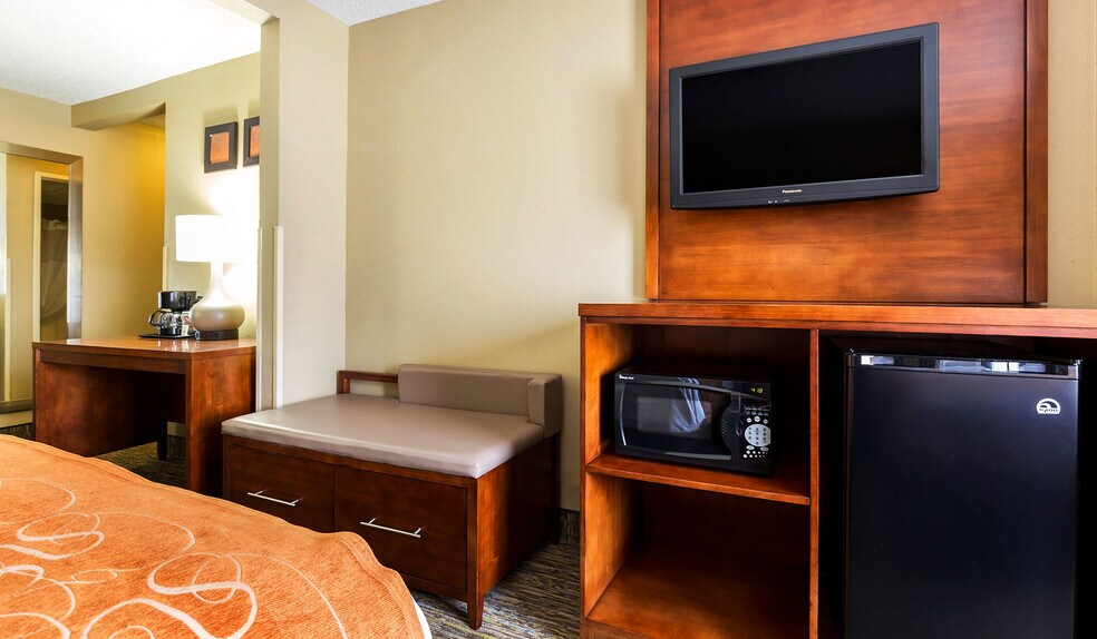 More Photos Of 2235 173rd St, Lansing Hotel For Sale