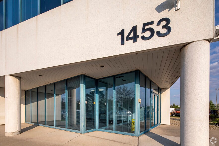 More Photos Of 1453 Cornwall Rd, Oakville Warehouse For Lease