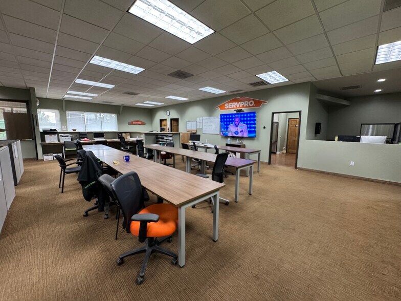 More Photos Of 5311 Niagara St, Commerce City Showroom For Sale