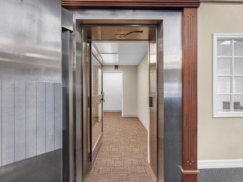 More Photos Of 910 Fairmont Pky, Pasadena Storefront Retail Office For Sale