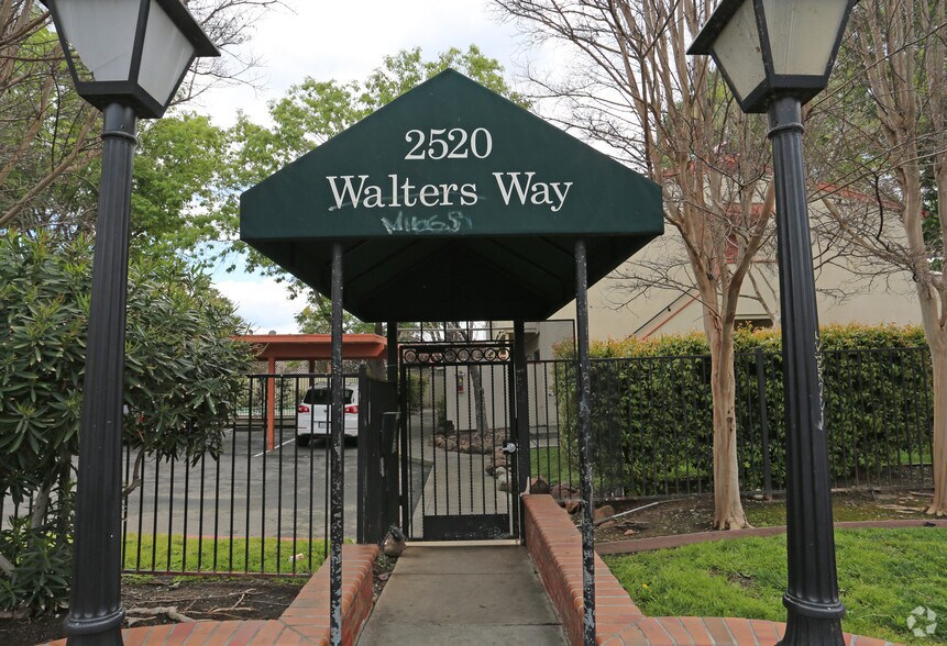 More Photos Of 2520 Walters Way, Concord Apartments For Sale