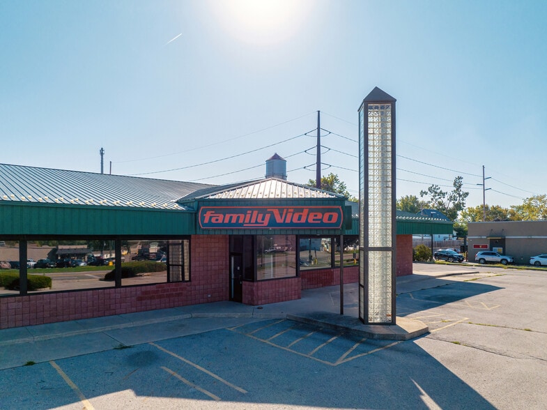 More Photos Of 730 West St, Grinnell Freestanding For Lease