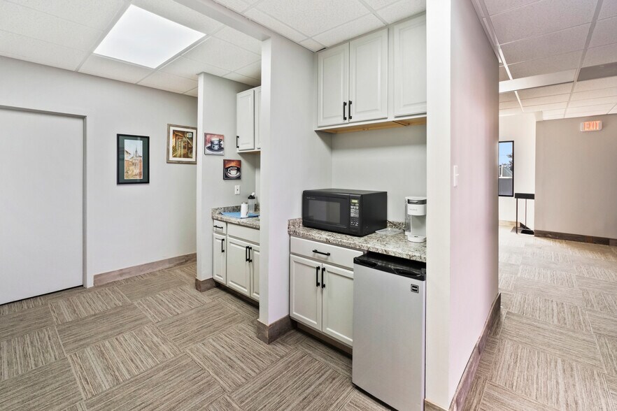 More Photos Of 3316 Florida Ave, Kenner Office For Sale