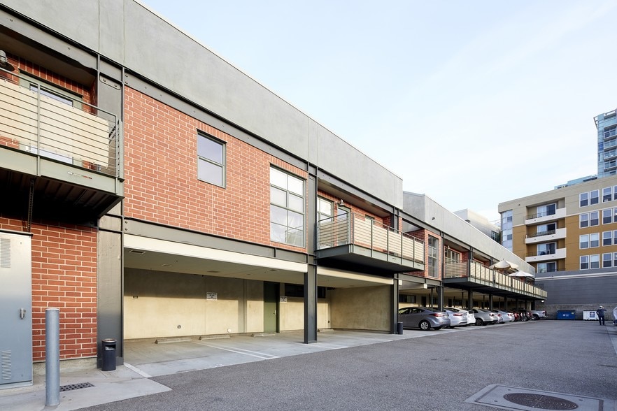 More Photos Of 1046 Princeton Dr, Venice Office For Sale
