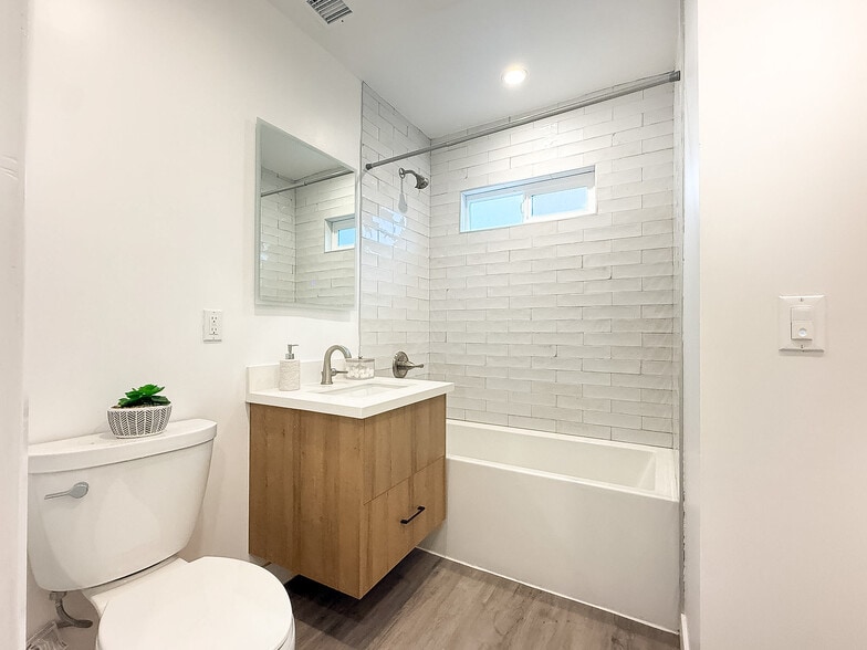 More Photos Of 6112-6114 Saturn St, Los Angeles Apartments For Sale