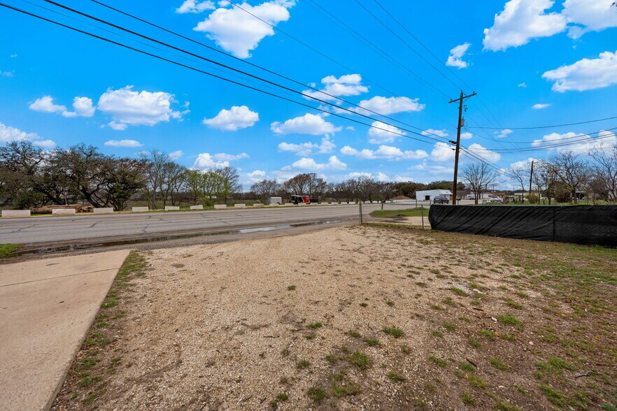 More Photos Of 2610 Memorial Blvd, Kerrville Industrial For Sale