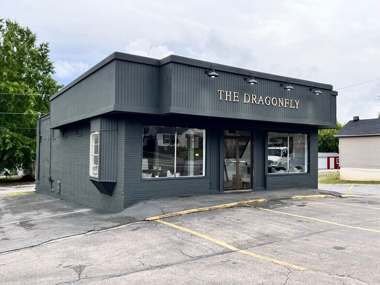 More Photos Of 1004 W Broadway Ave, Maryville Office For Lease