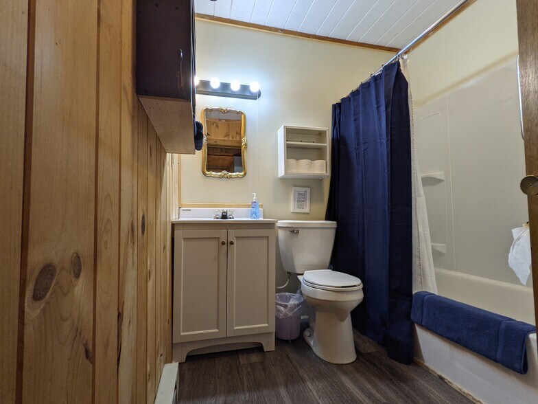More Photos Of 3932 Point of View Ln, Phelps Hotel For Sale