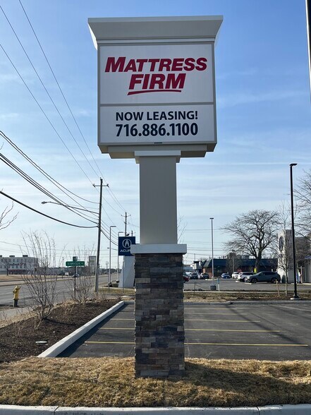 More Photos Of 7470 Transit Rd, Williamsville Fast Food For Lease