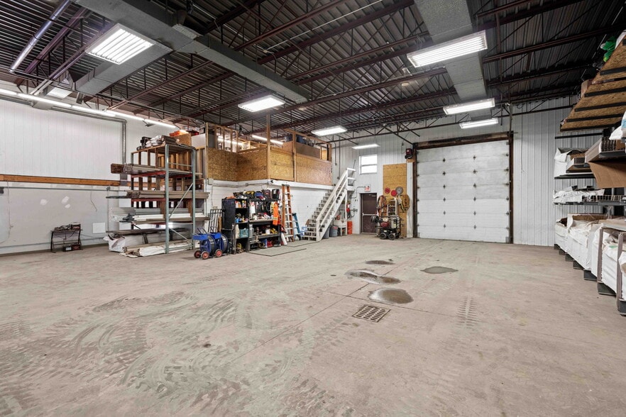More Photos Of 2550 Del Zotto Av, Ottawa Industrial For Sale