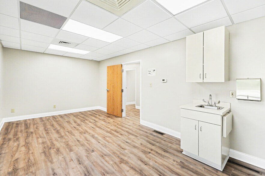 More Photos Of 470 Lake Concord Rd NE, Concord Office For Lease