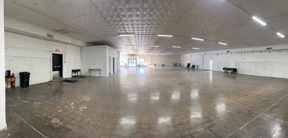 More Photos Of 1752-1776 S High St, Columbus Freestanding For Sale