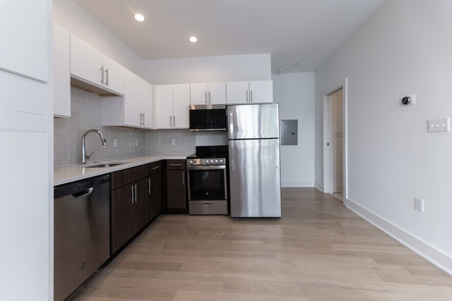 More Photos Of 1796-1800 Poplar Ave, Memphis Apartments For Sale