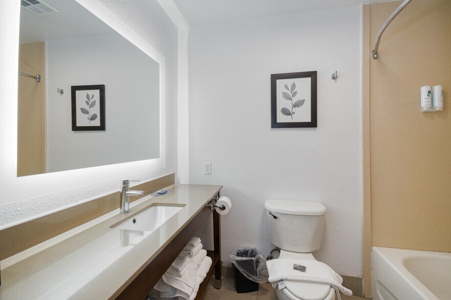 More Photos Of 85 River Park Dr, Midway Hotel For Sale