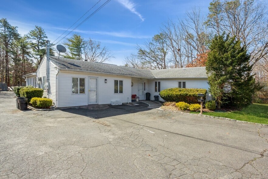 More Photos Of 626 Canal Rd, Mount Sinai Office For Lease