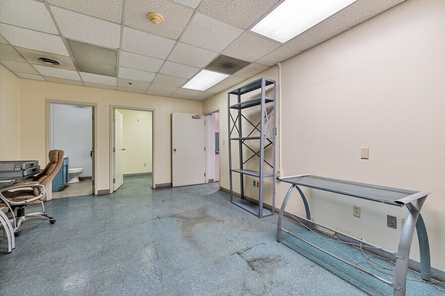 More Photos Of 1537-1545 Hansford St, Charleston Light Distribution For Lease