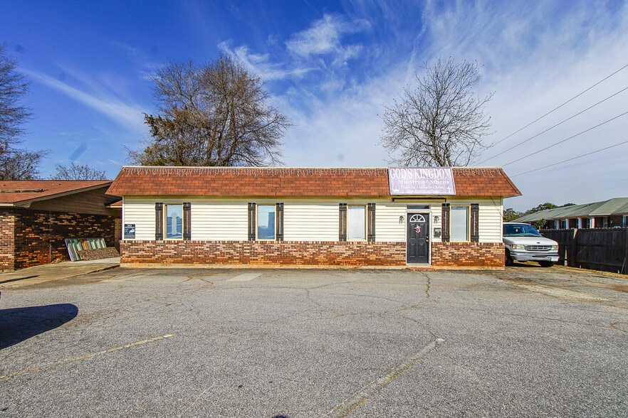 More Photos Of 2362 W Broad St, Athens Freestanding For Sale