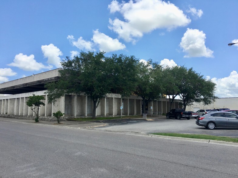 More Photos Of 422 E Avenue B, Robstown Medical For Lease