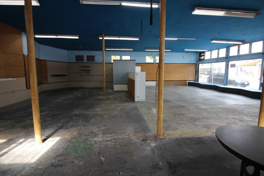 More Photos Of 3780 Mission Blvd, San Diego General Retail For Lease