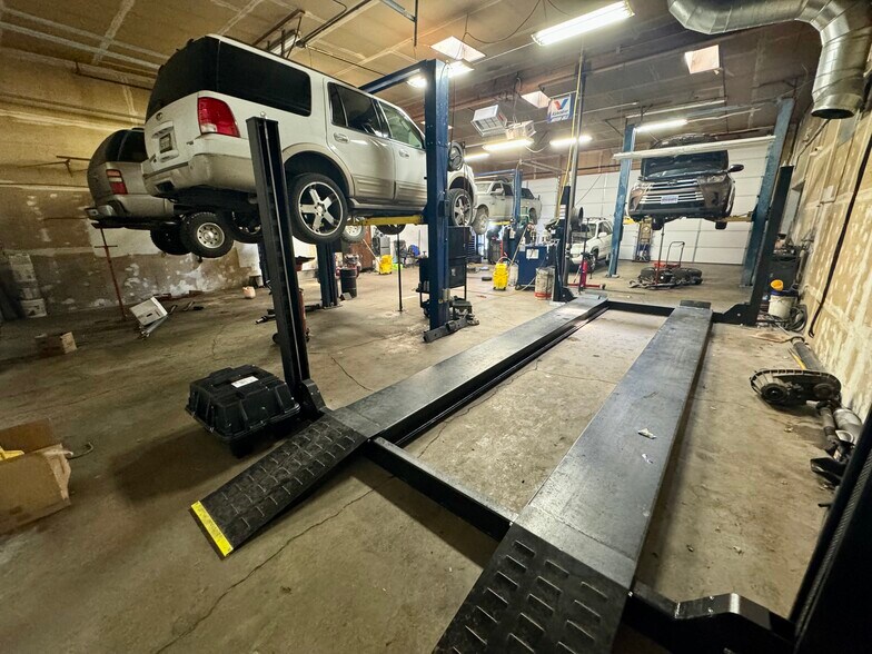 More Photos Of 890 Gentry Way, Reno Auto Repair For Sale