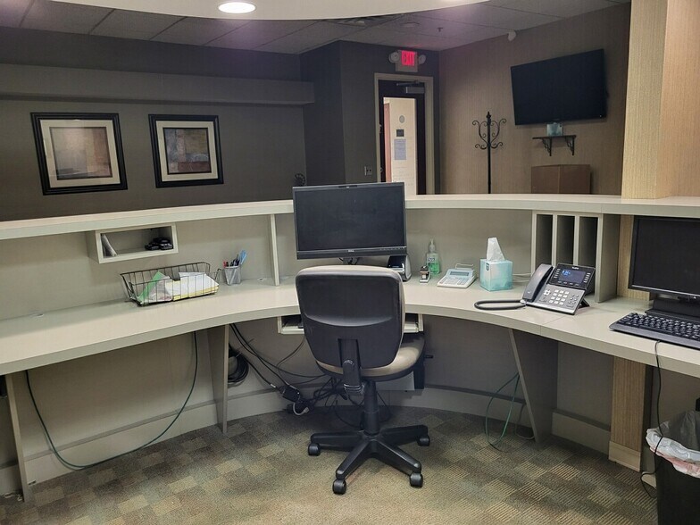 More Photos Of 1 Crosfield Ave, West Nyack Office For Lease