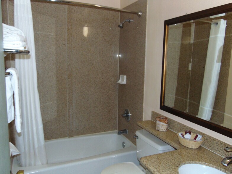 More Photos Of 2111 Whitley Ave, Corcoran Hotel For Sale