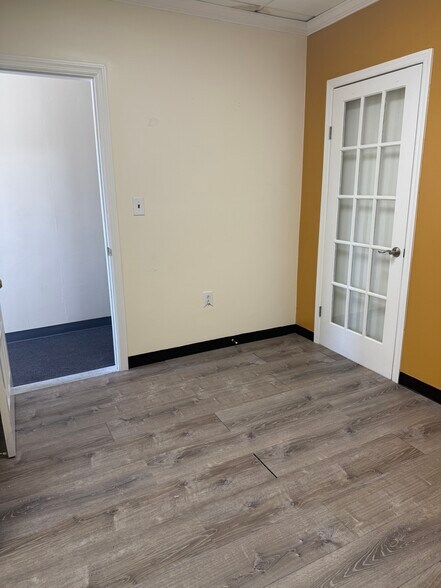 More Photos Of 44 Atlantic Ave, Lynbrook Storefront Retail Office For Lease