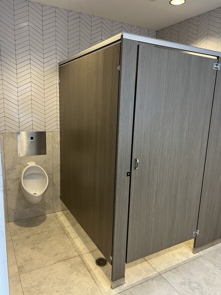 More Photos Of 5009 Roswell Rd, Atlanta Medical For Lease