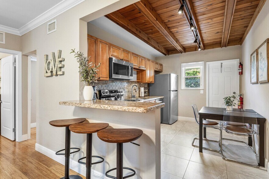 More Photos Of 615-617 NE 9th Ave, Fort Lauderdale Apartments For Sale