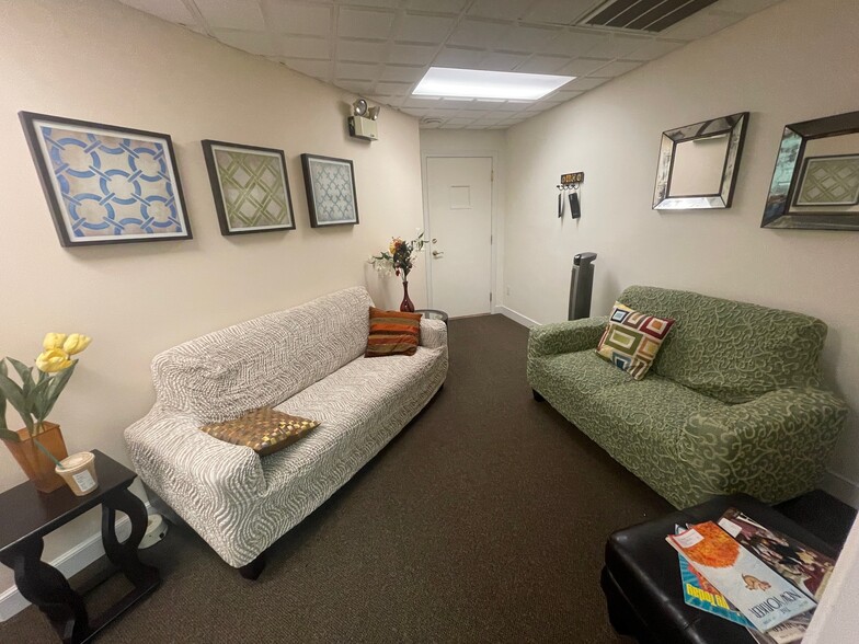 More Photos Of 33 Bedford St, Lexington Medical For Sale