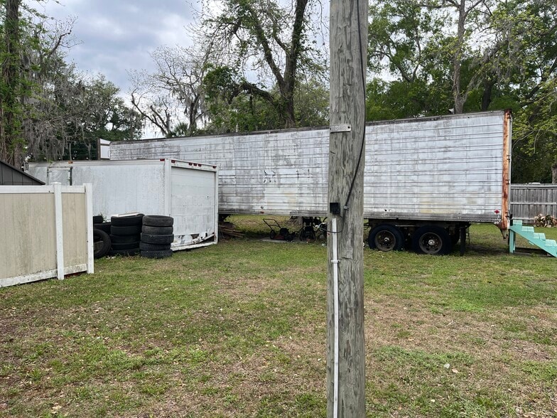 More Photos Of 207 N Temple Ave, Starke Auto Repair For Sale