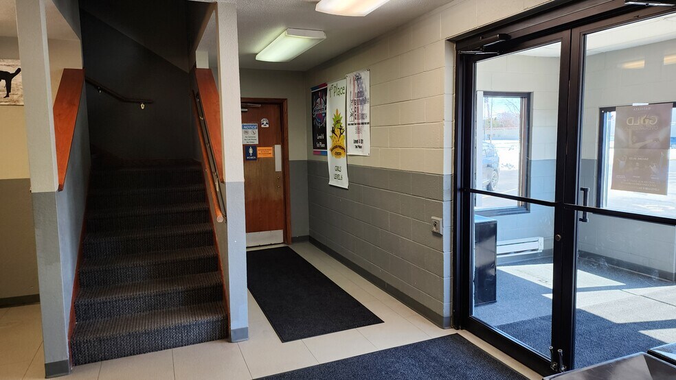 More Photos Of 2080 W 20th Ave, Oshkosh Flex For Sale